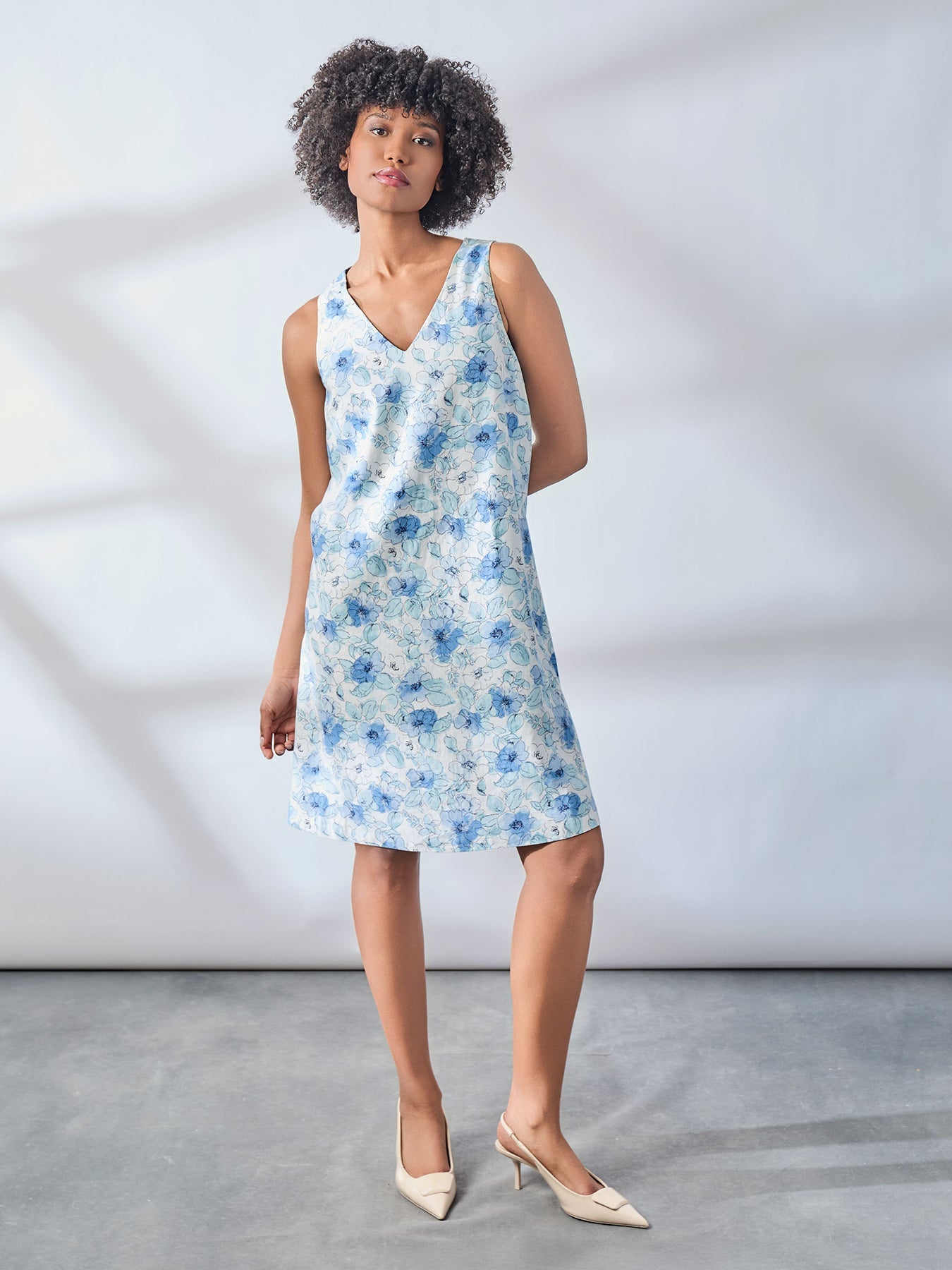 Petite Gina V-Neck Knee Length Dress, Linen Blend