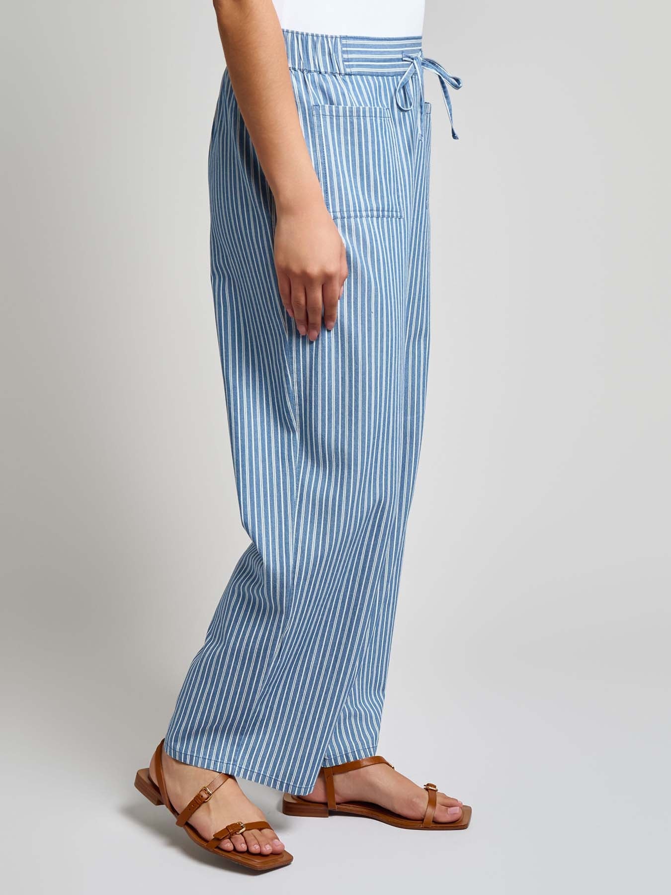 Petite Drawstring Patch Pocket Pull-On Pant