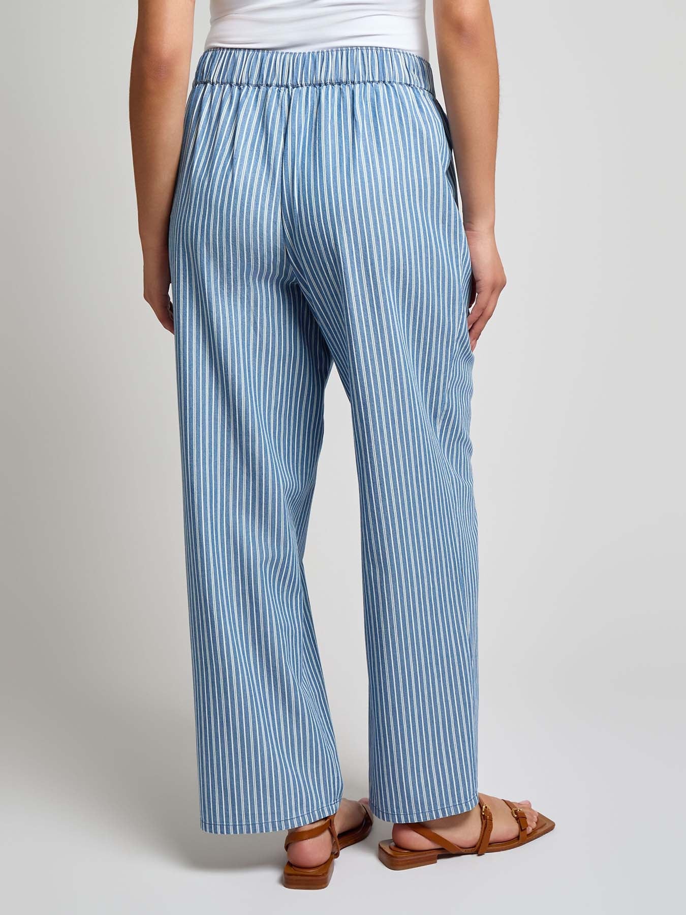 Petite Drawstring Patch Pocket Pull-On Pant